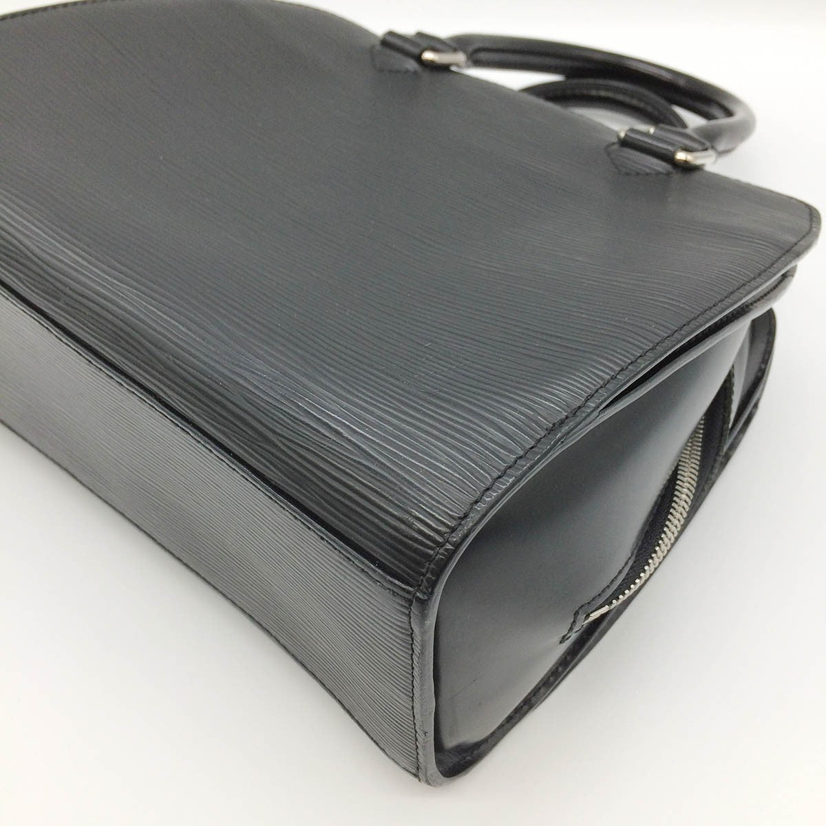 Louis Vuitton M52772 Pont Neuf Epi Handbag in Black with Silver Hardware
