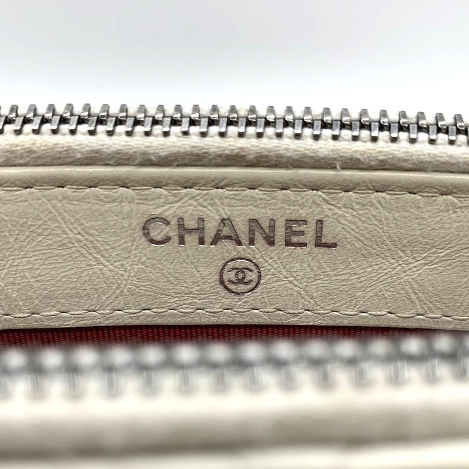 CHANEL Gabriel Phone Holder, Smartphone Case, Chain Wallet, Mini Chain Shoulder Bag, Leather, White/Black, Two-Tone, Women's Fashion, No. 25