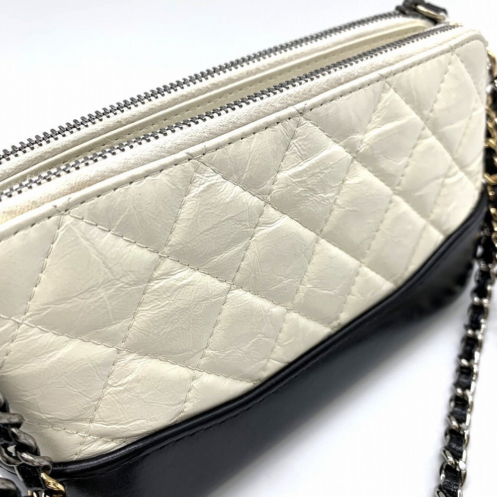 CHANEL Gabriel Phone Holder, Smartphone Case, Chain Wallet, Mini Chain Shoulder Bag, Leather, White/Black, Two-Tone, Women's Fashion, No. 25