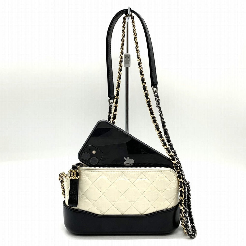 CHANEL Gabriel Phone Holder, Smartphone Case, Chain Wallet, Mini Chain Shoulder Bag, Leather, White/Black, Two-Tone, Women's Fashion, No. 25