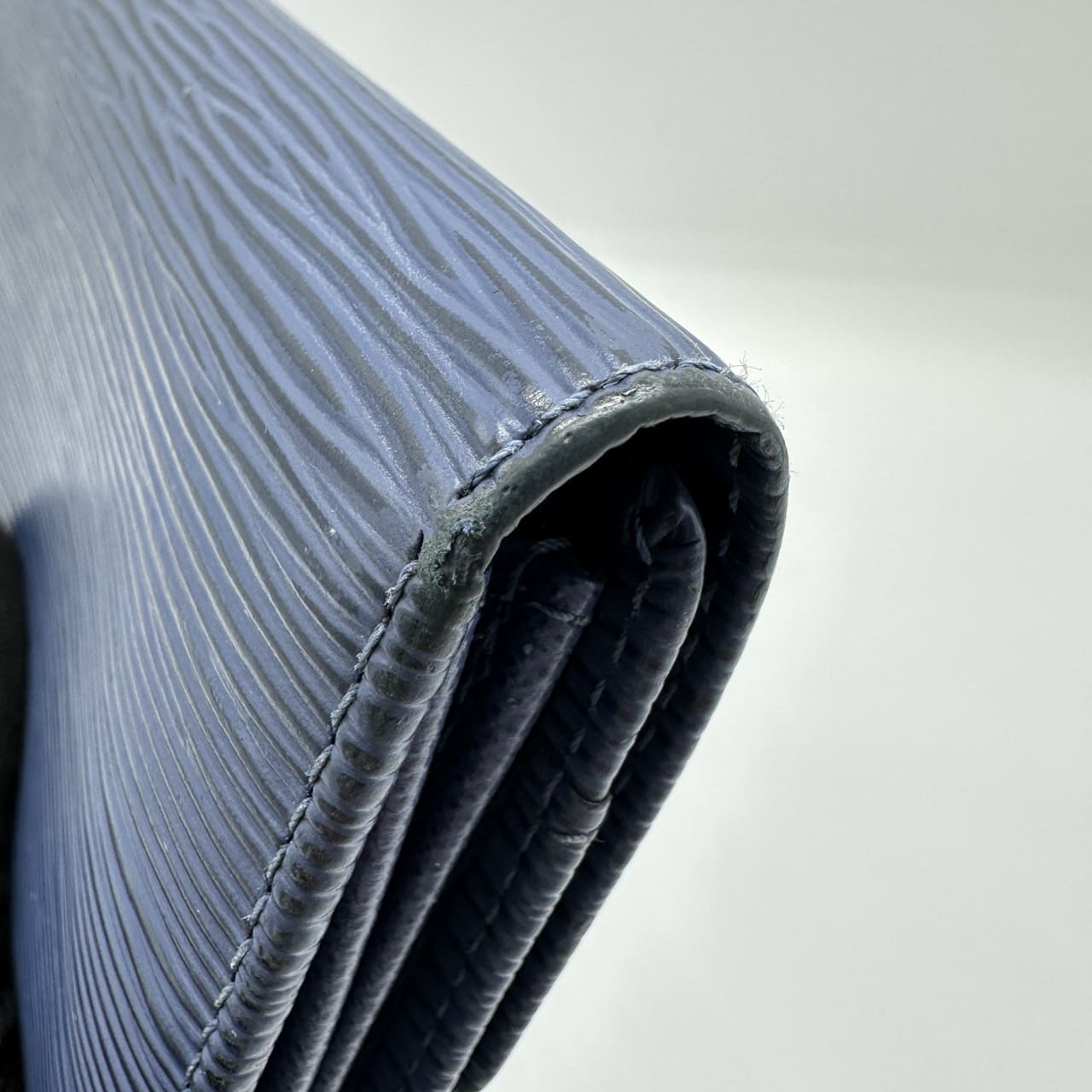 Excellent condition LOUIS VUITTON Portefeuille Sarah (older model) M60324 long wallet, navy Epi leather, women's/men's, vintage.