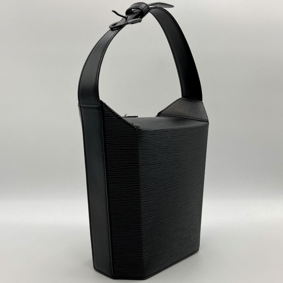Louis Vuitton M80161/Sac Sau Epi Noir Handbag in Black Leather