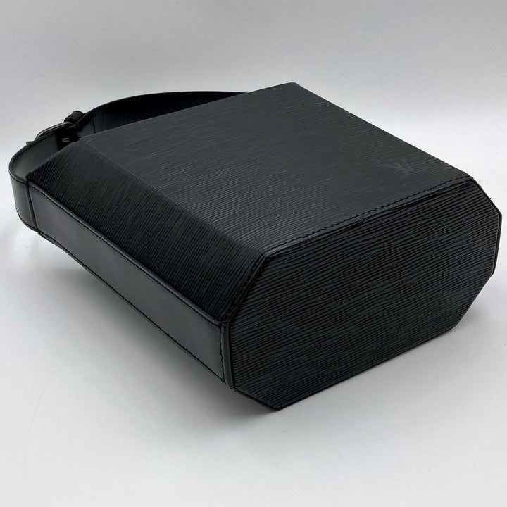 Louis Vuitton M80161  Epi Noir Shoulder bags Leather Black