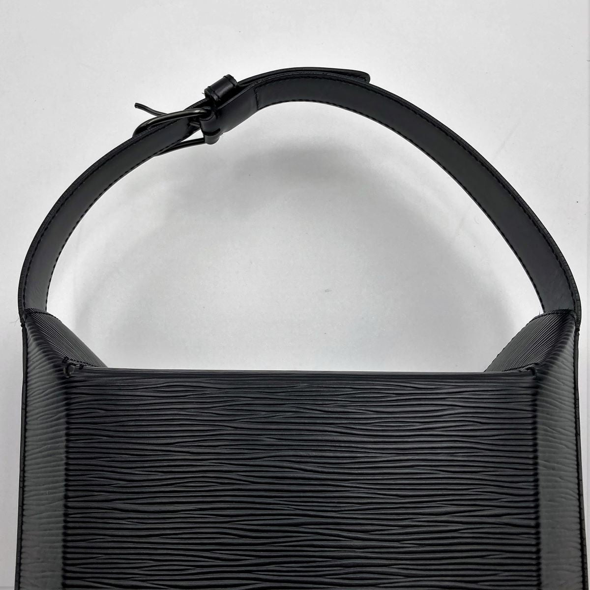 Louis Vuitton M80161/Sac Sau Epi Noir Handbag in Black Leather