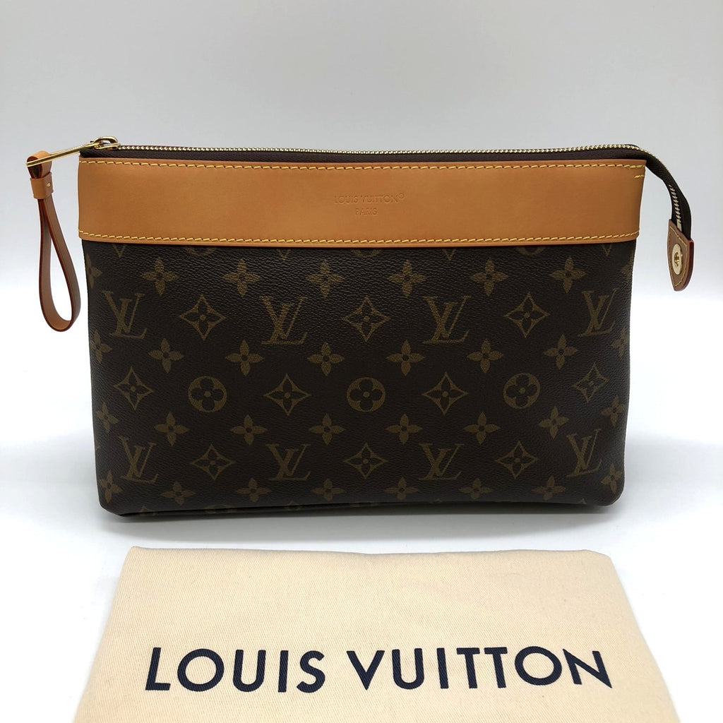 Excellent condition LOUIS VUITTON Pochette Voyage Souple M14057 clutch bag, Monogram canvas/leather, brown, women's fashion. PRE-OWNED