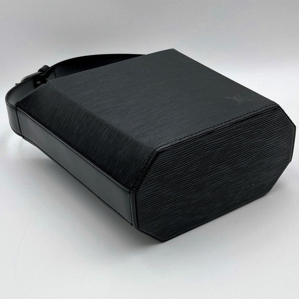 Louis Vuitton M80161/Sac Sau Epi Noir Handbag in Black Leather