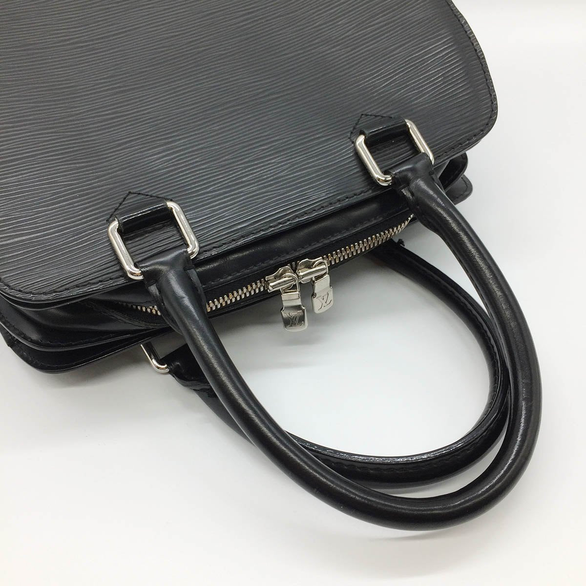 Louis Vuitton M52772 Pont Neuf Epi Handbag in Black with Silver Hardware