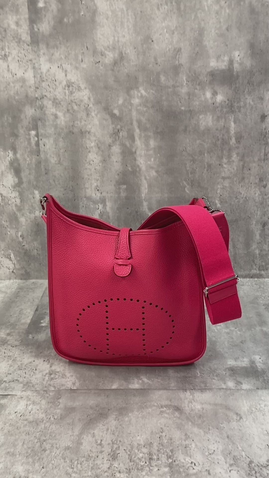 エルメス エヴリン 3 PM 56277CK ショルダーバッグ トリヨンクレマンス ローズエクストリーム（ピンク） D刻印入り、レザークロスボディバッグ（女性用）【中古品】